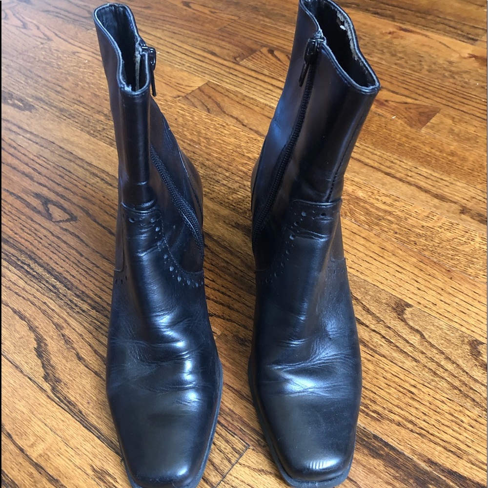 Above the ankle boots 🖤